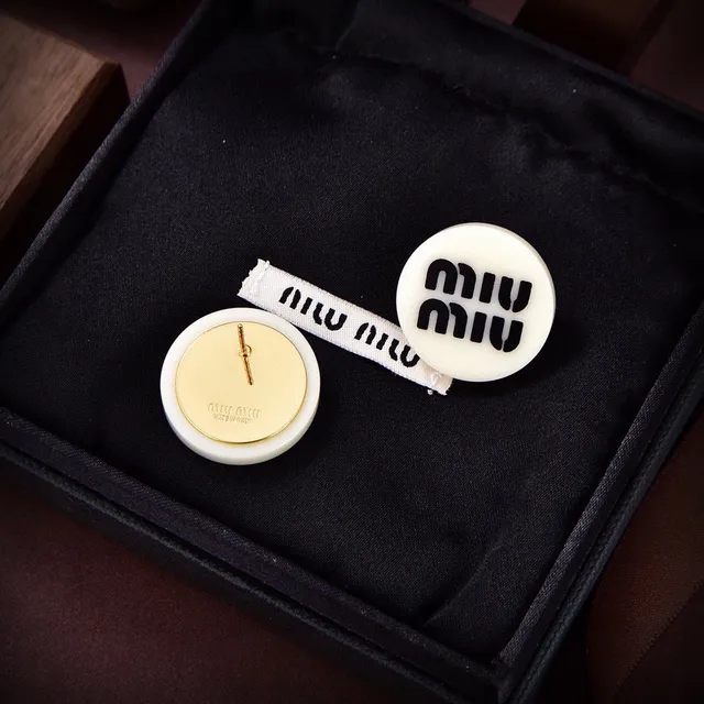 Miu Miu Logo-Embossed Tortoiseshell Stud Earrings 4