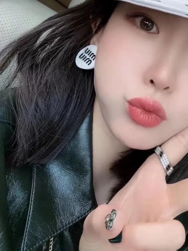 Miu Miu Logo-Embossed Tortoiseshell Stud Earrings 6