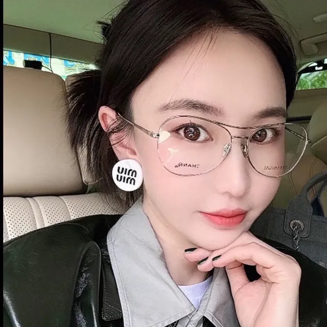 Miu Miu Logo-Embossed Tortoiseshell Stud Earrings 7