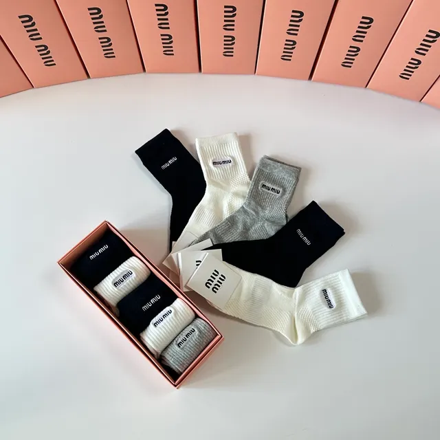 Miu Miu Chaussettes brodées logo cannelées 2