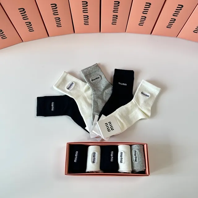 Miu Miu Chaussettes brodées logo cannelées 4