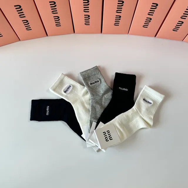 Miu Miu Chaussettes brodées logo cannelées 5
