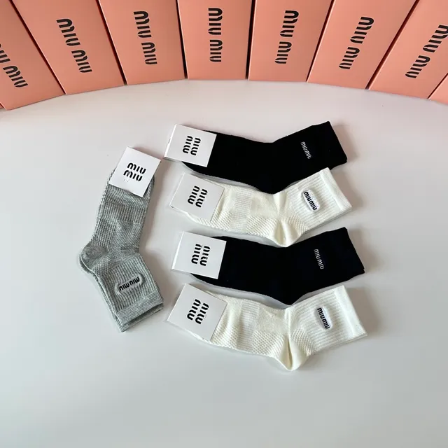 Miu Miu Chaussettes brodées logo cannelées 6