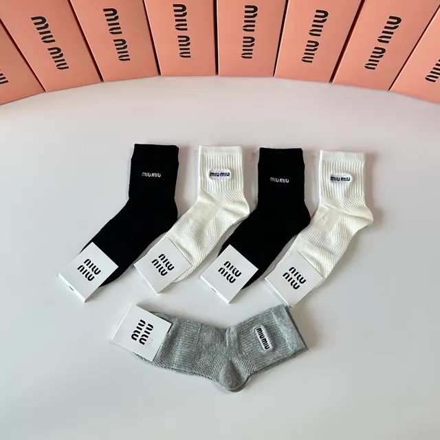 Miu Miu Chaussettes brodées logo cannelées 8
