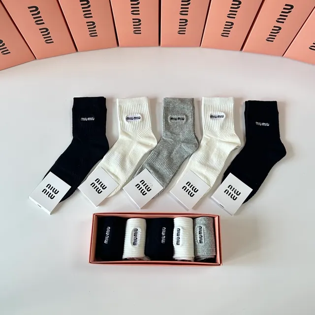 Miu Miu Chaussettes brodées logo cannelées 9