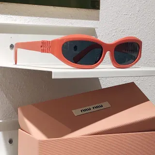 Miu Miu نظارات شمسية إطار بيضاوي أسيتات برتقالي أسود شعار مطبوع على الأقواس