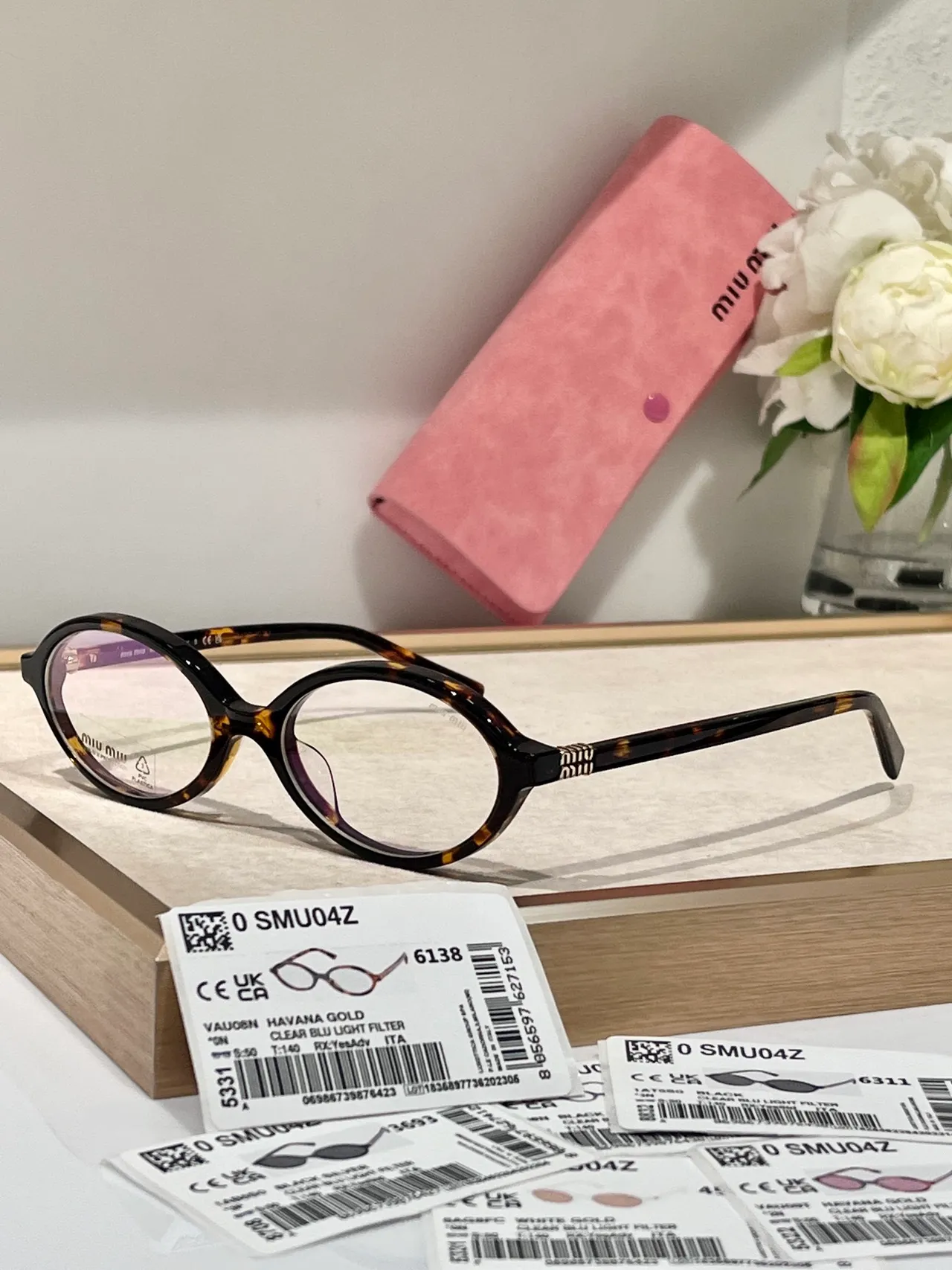 Miu Miu SMU04Z Lunettes de soleil ovales en acétate crème 7