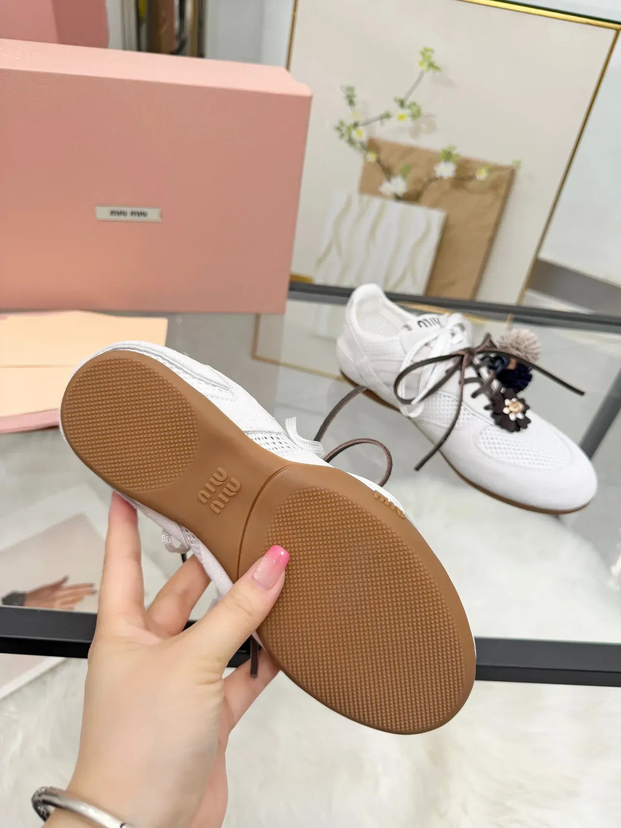 Miu Miu Wander Chaussures Lifestyle en Maille Blanche et Daim Floral avec Charme 3