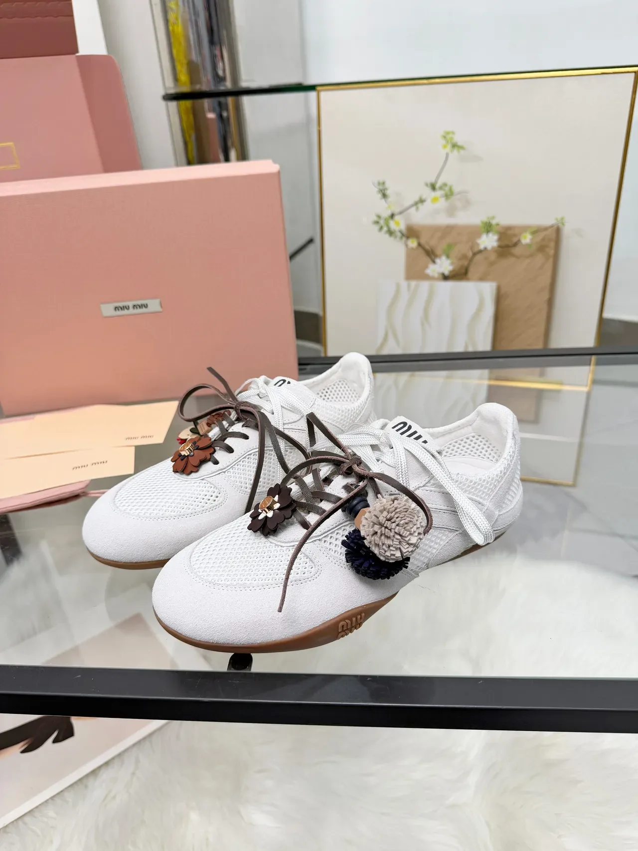 Miu Miu Wander Chaussures Lifestyle en Maille Blanche et Daim Floral avec Charme 4