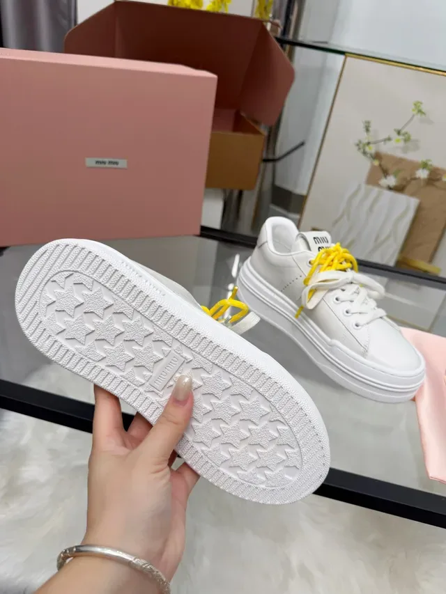 Miu Miu Wander Sneakers Lifestyle Blanc Jaune Cuir Semelle Épaisse Plateforme 2