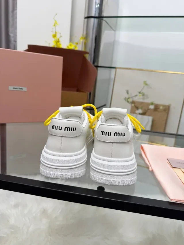 Miu Miu Wander Sneakers Lifestyle Blanc Jaune Cuir Semelle Épaisse Plateforme 3