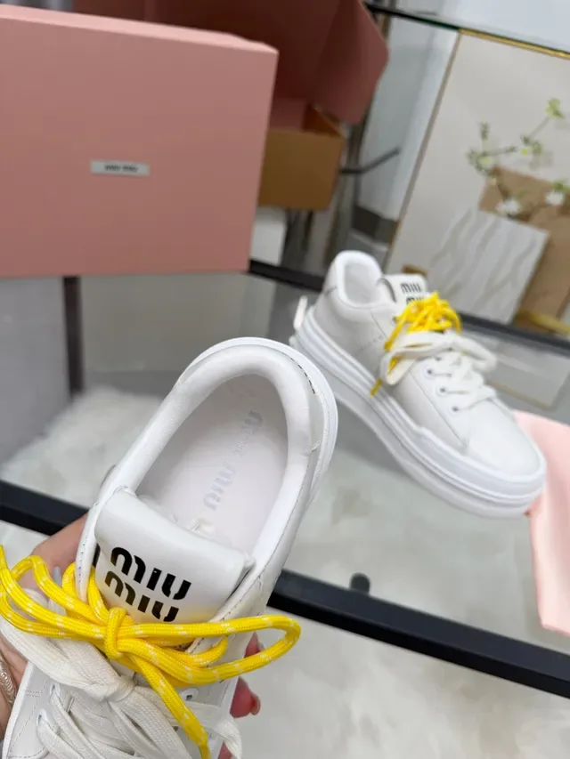 Miu Miu Wander Sneakers Lifestyle Blanc Jaune Cuir Semelle Épaisse Plateforme 4