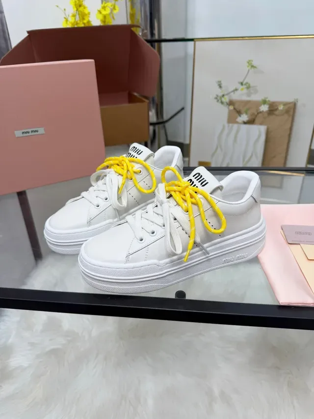 Miu Miu Wander Sneakers Lifestyle Blanc Jaune Cuir Semelle Épaisse Plateforme 5
