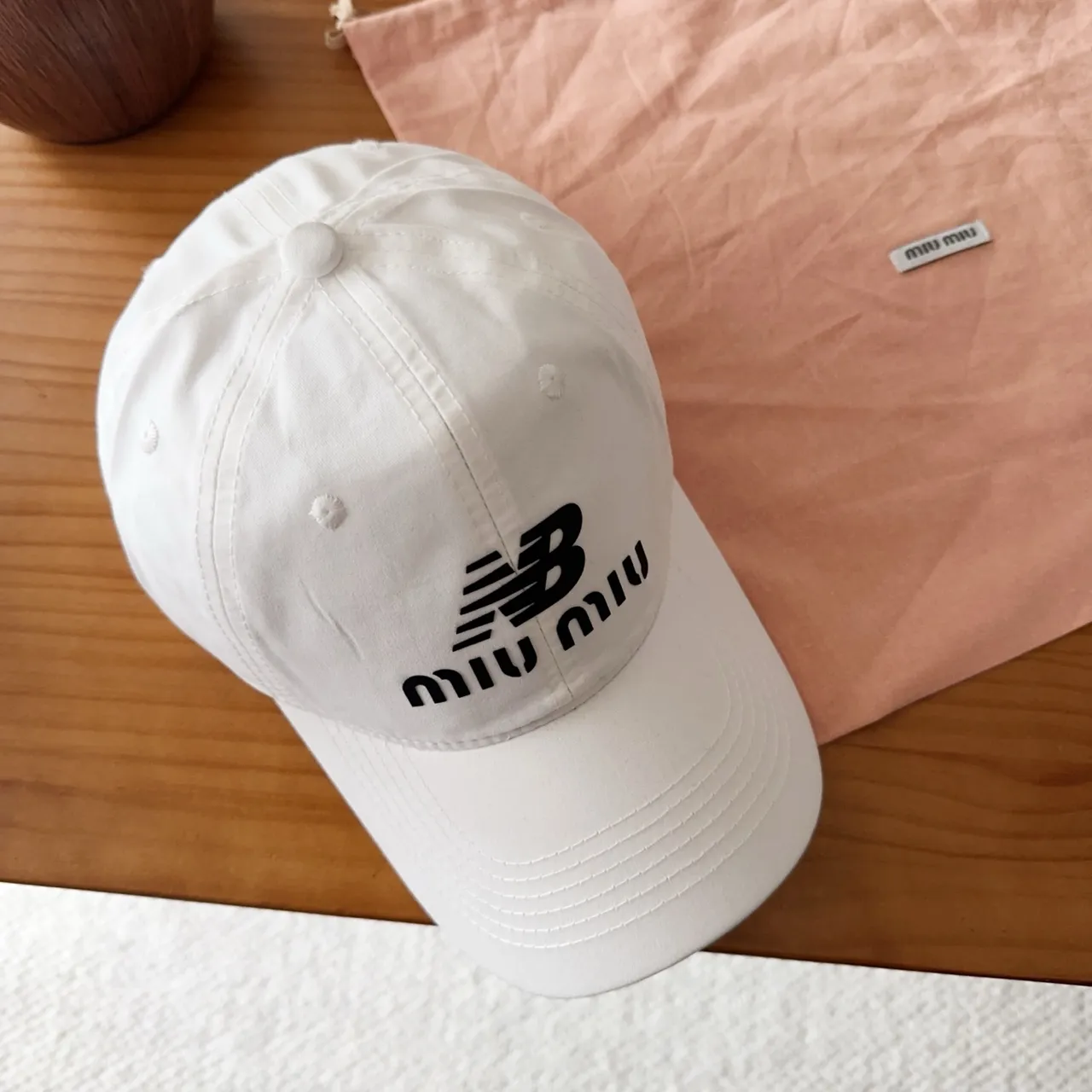 Miu Miu x New Balance Collaborative Logo brodé Casquette de baseball blanche 3
