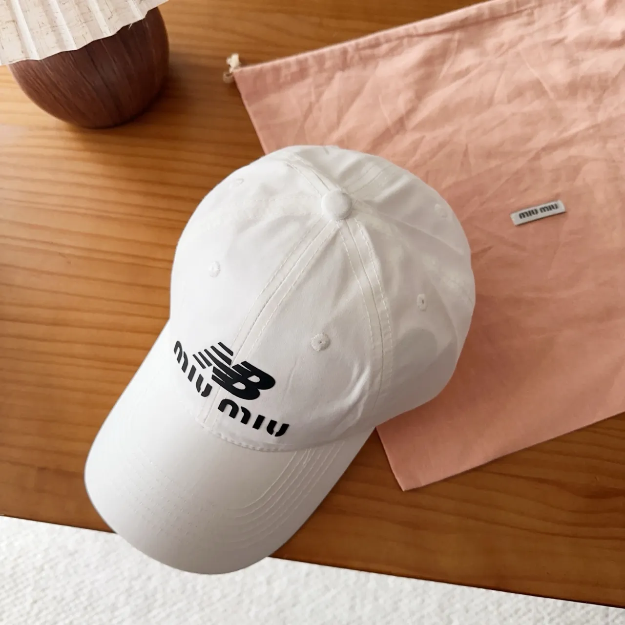 Miu Miu x New Balance Collaborative Logo brodé Casquette de baseball blanche 6