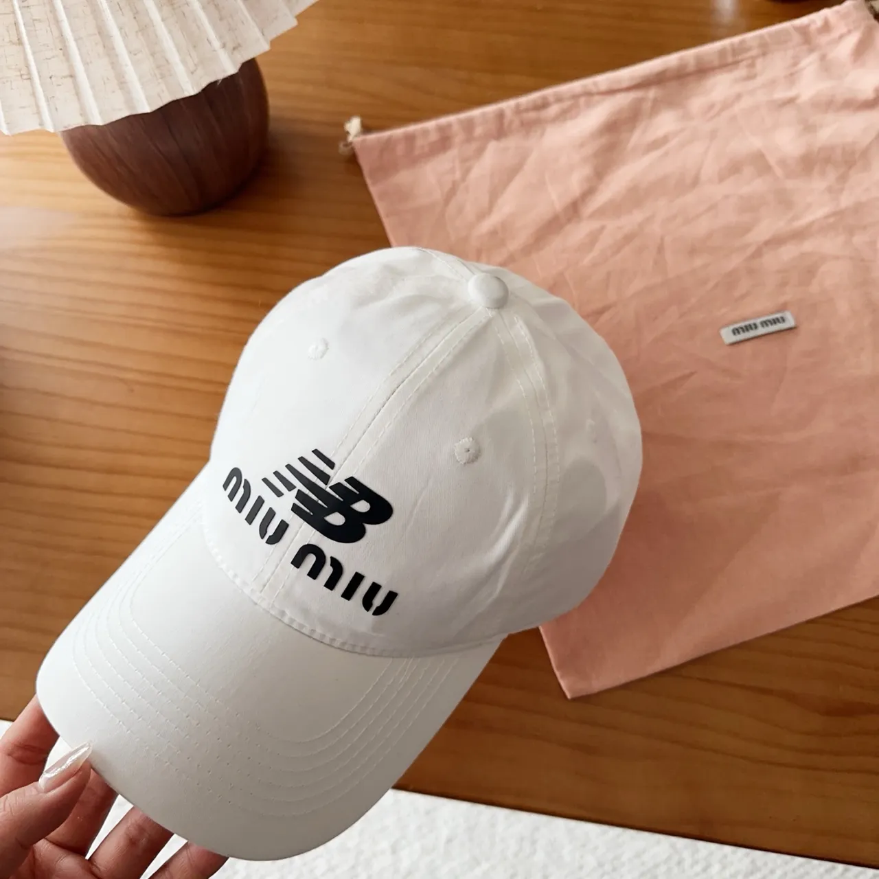 Miu Miu x New Balance Collaborative Logo brodé Casquette de baseball blanche 8