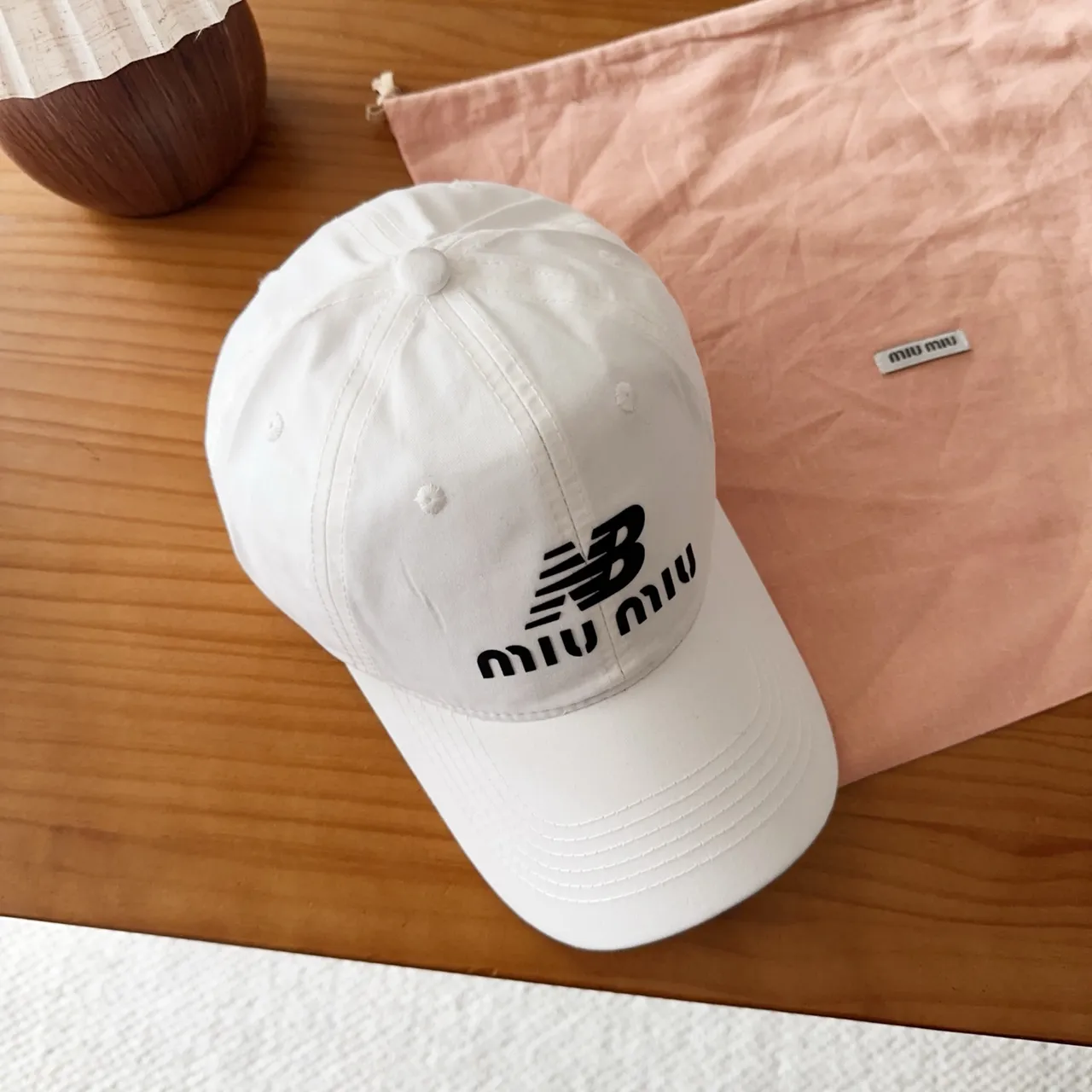 Miu Miu x New Balance Collaborative Logo brodé Casquette de baseball blanche 9