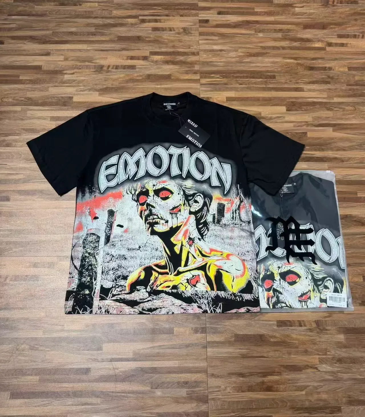 تي شيرت أسود بطباعة جرافيك Mixed Emotion Emotion Zombie 3