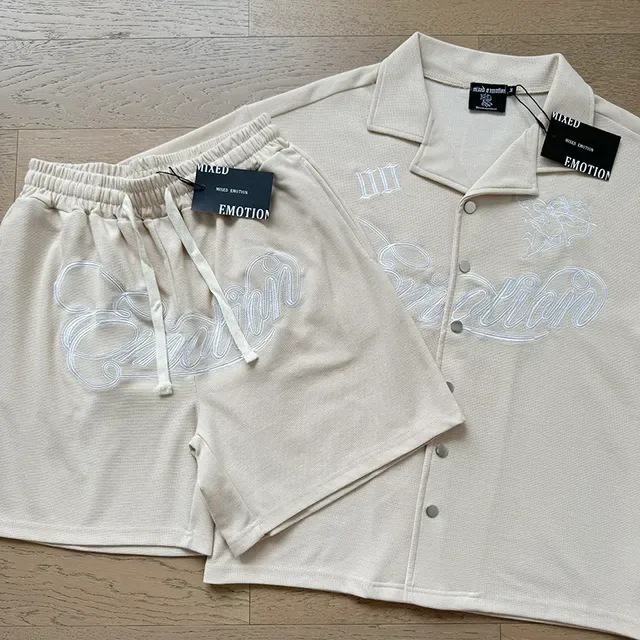 Mixed Emotion Script Logo III Camisa de Cuello y Shorts Negro Conjunto Casual 2