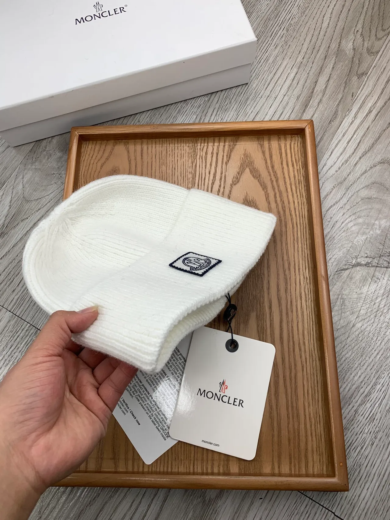 Moncler Bonnet Blanc Marine Tricoté à Côtes ourlet plié 5