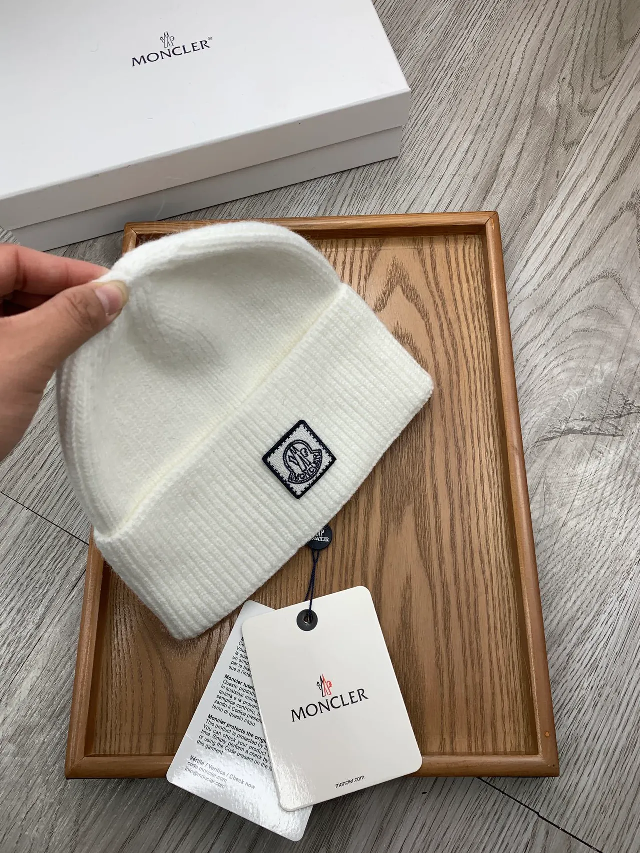 Moncler Bonnet Blanc Marine Tricoté à Côtes ourlet plié 7