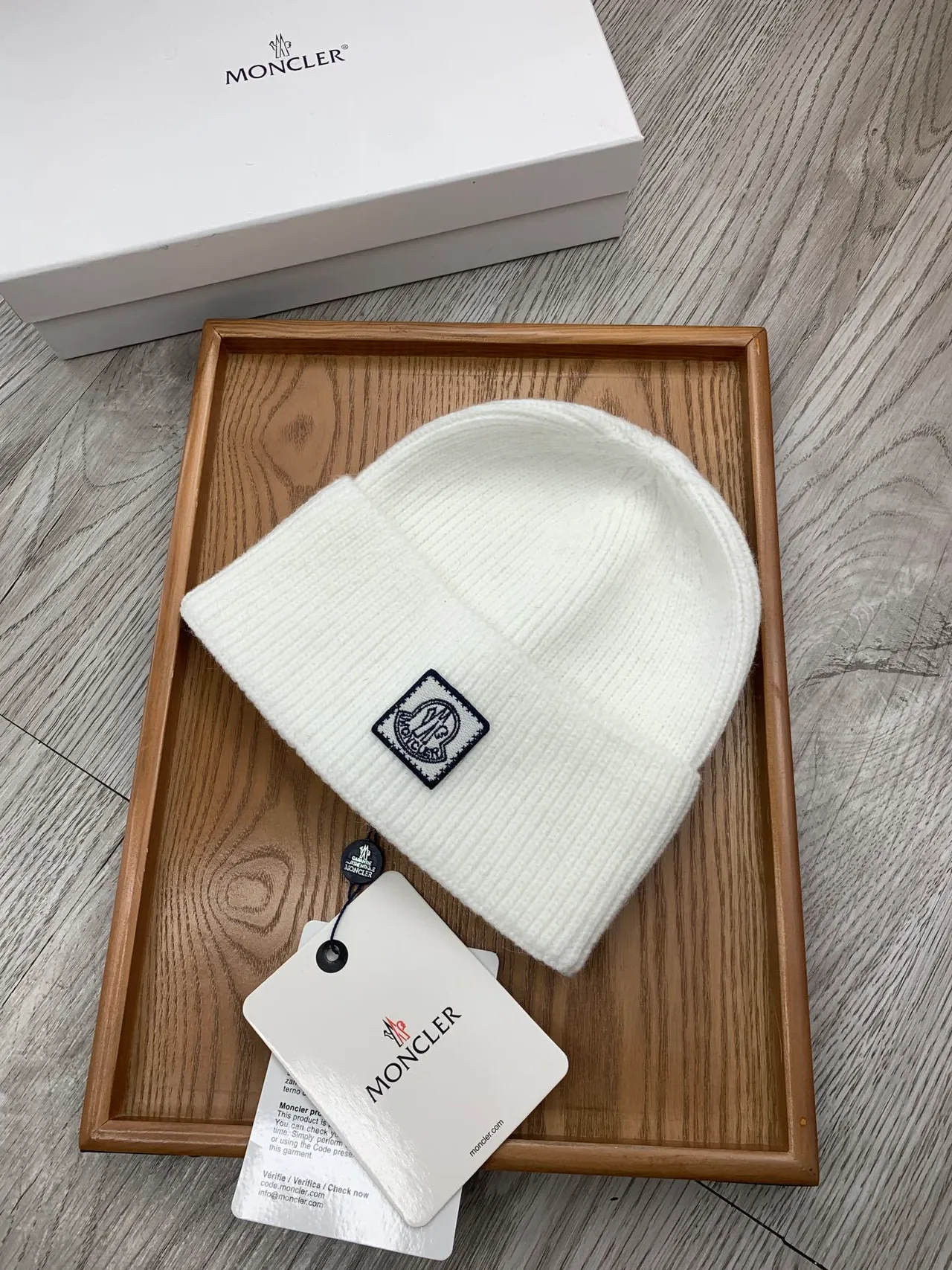 Moncler Bonnet Blanc Marine Tricoté à Côtes ourlet plié 9