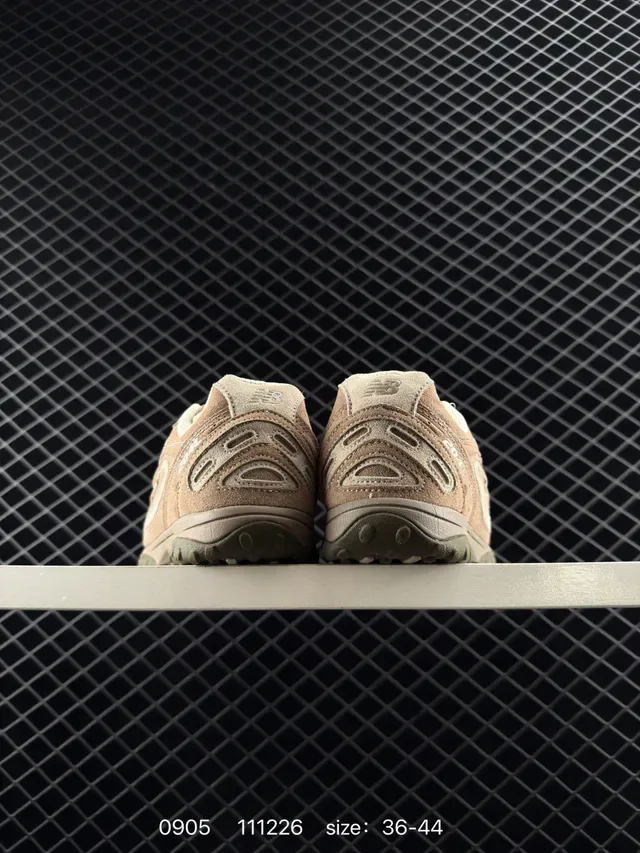 New Balance 111226 بني بيج سيلويت ريترو سويد-ميش هجين علوي أسلوب حياة سنيكرز 4