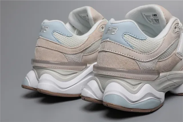 New Balance 9060 beige et bleu clair baskets lifestyle 2