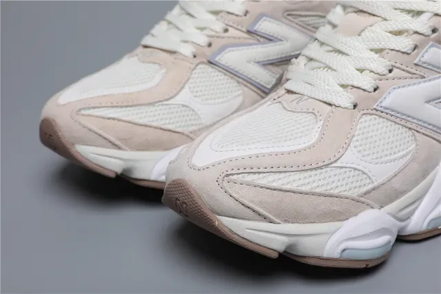 New Balance 9060 beige et bleu clair baskets lifestyle 4