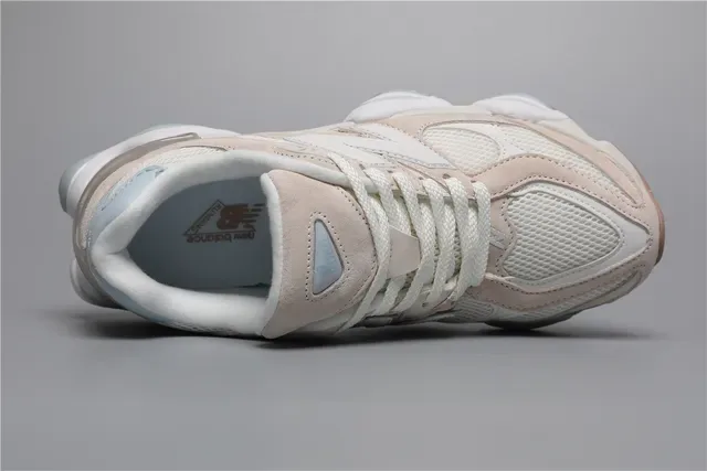 New Balance 9060 beige et bleu clair baskets lifestyle 7
