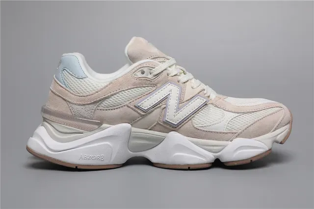 New Balance 9060 beige et bleu clair baskets lifestyle 8