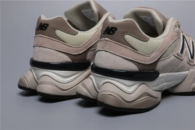New Balance 9060 Beige Chaussures Lifestyle en Daim et Maille Stratifiées 2
