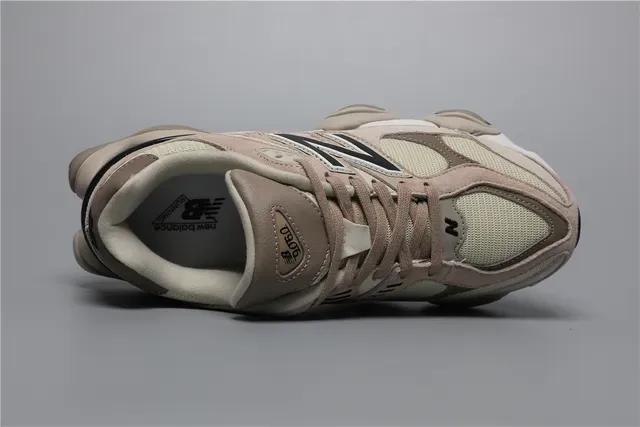 New Balance 9060 Beige Chaussures Lifestyle en Daim et Maille Stratifiées 7