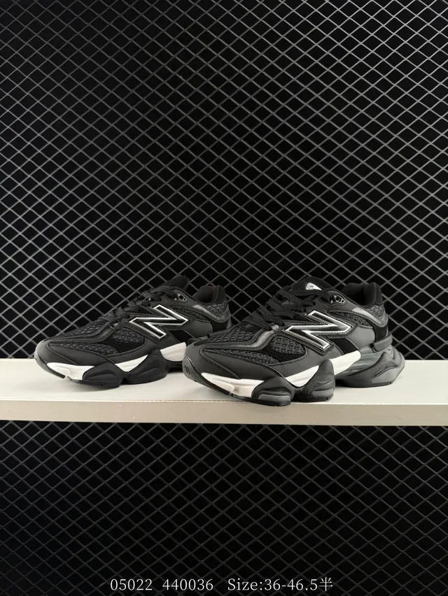 New Balance 9060 Baskets Chunky Noires et Blanches 2