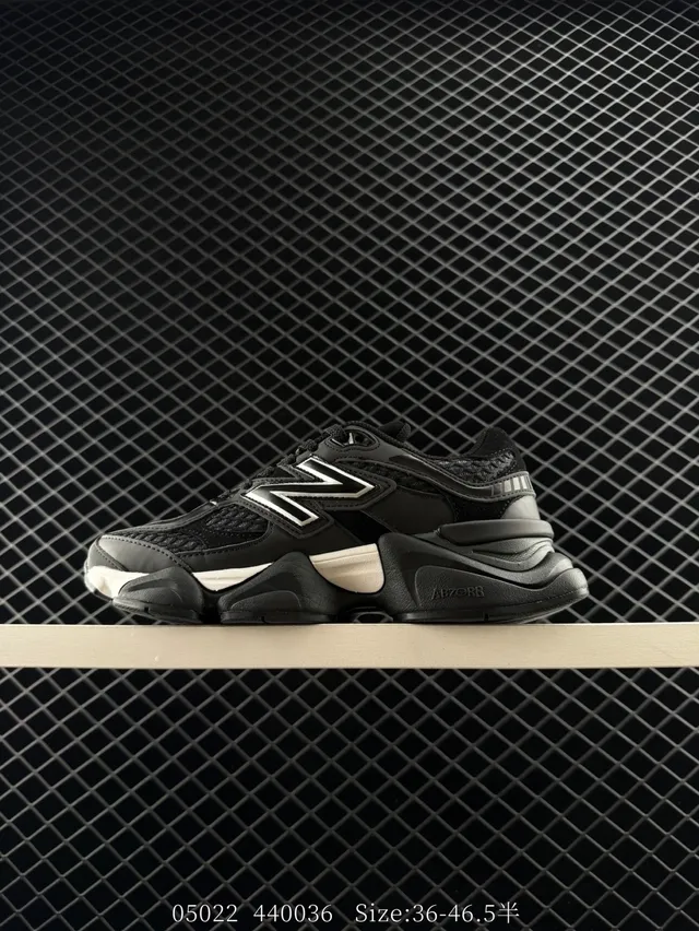 New Balance 9060 Baskets Chunky Noires et Blanches 5