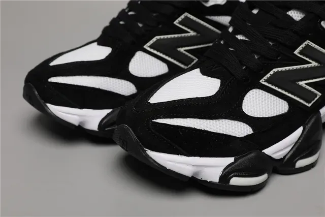 New Balance 9060 Sneakers Lifestyle Noir et Blanc 4