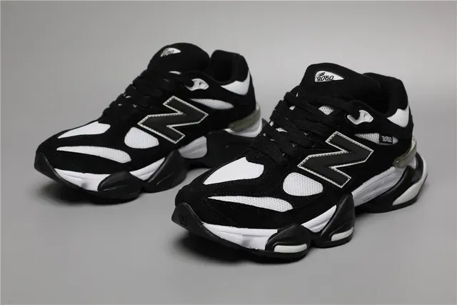 New Balance 9060 Sneakers Lifestyle Noir et Blanc 5