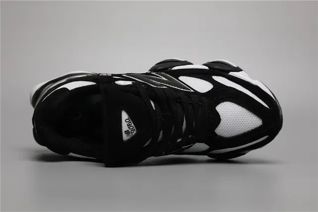 New Balance 9060 Sneakers Lifestyle Noir et Blanc 7
