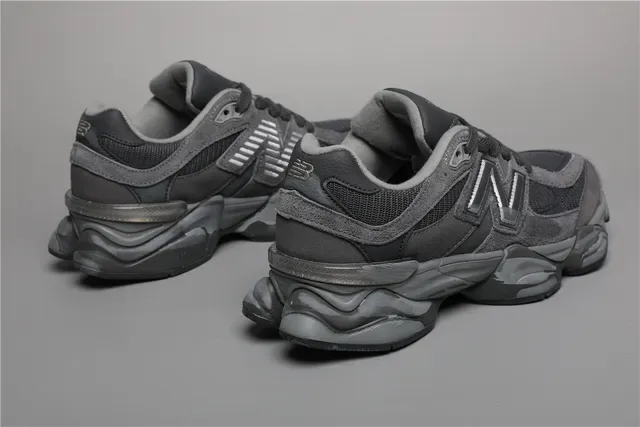 New Balance 9060 Gris Monochrome Sneakers Lifestyle 3