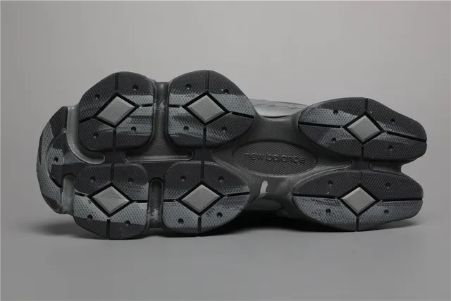 New Balance 9060 Gris Monochrome Sneakers Lifestyle 6