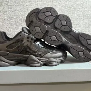 New Balance 9060 أحادي اللون أسود كانكي سكينر