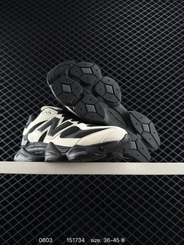 New Balance 9060 Off-White et Black Chunky Sneakers 3