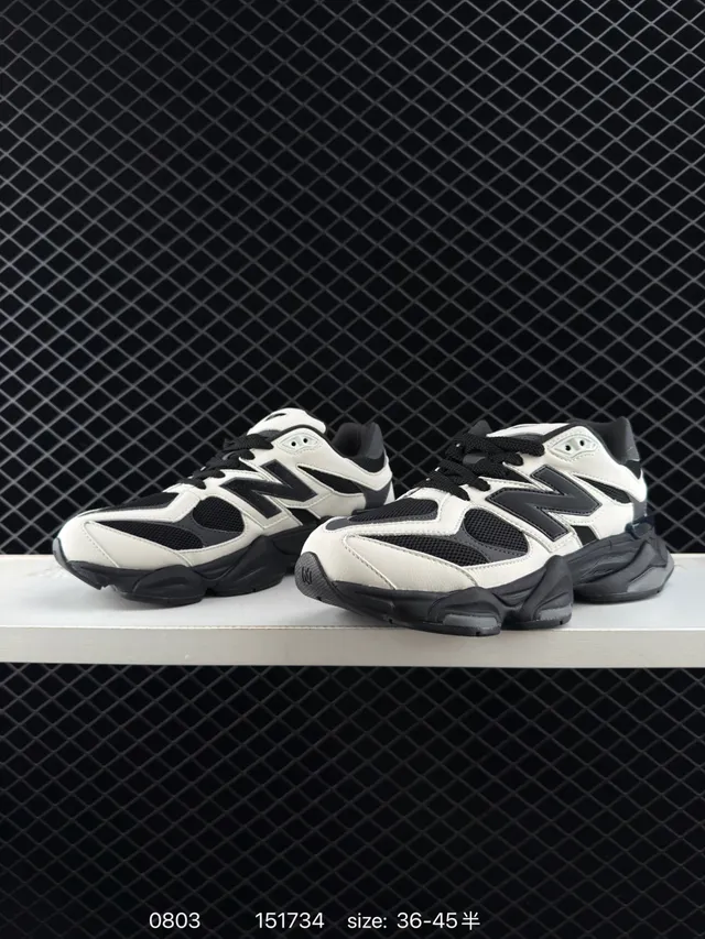 New Balance 9060 Off-White et Black Chunky Sneakers 4