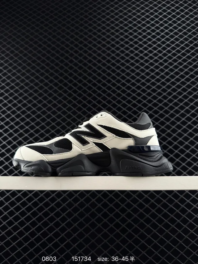 New Balance 9060 Off-White et Black Chunky Sneakers 7