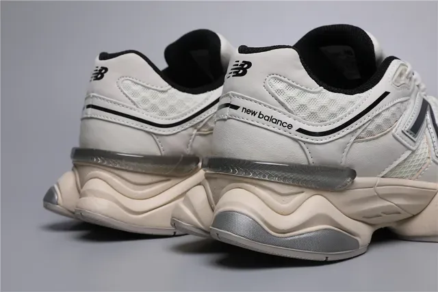 New Balance 9060 Off-White e Preto Lifestyle Sneakers 2