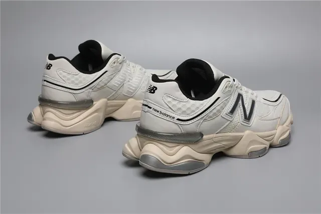 New Balance 9060 Off-White e Preto Lifestyle Sneakers 3