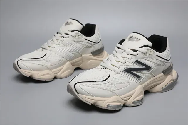 New Balance 9060 Off-White e Preto Lifestyle Sneakers 5