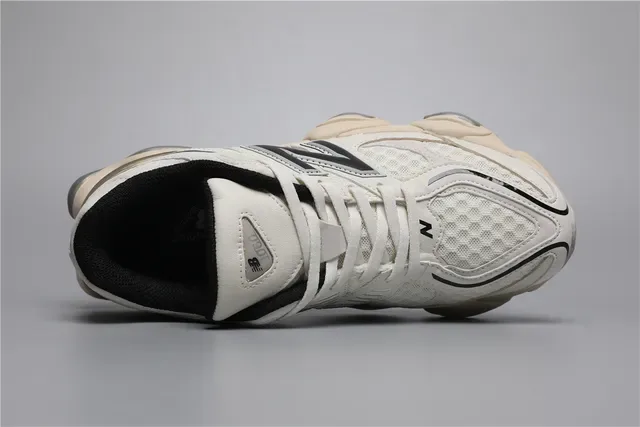 New Balance 9060 Off-White e Preto Lifestyle Sneakers 7