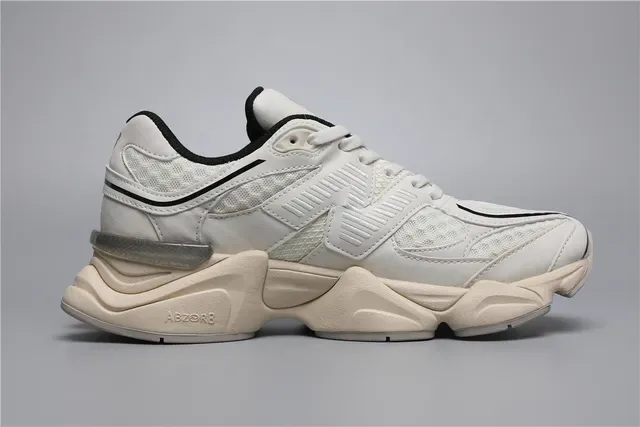 New Balance 9060 Off-White e Preto Lifestyle Sneakers 8