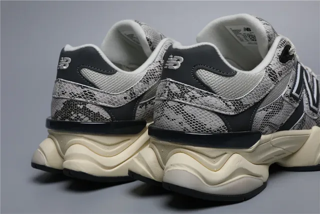 New Balance 9060 Sneakers Lifestyle imprimé en peau de serpent 2